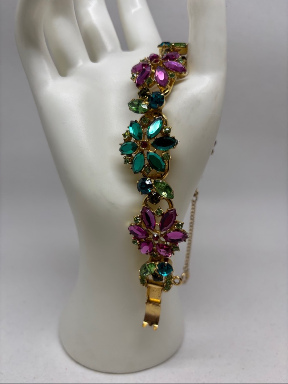Gorgeous vintage D&E Juliana bracelet
